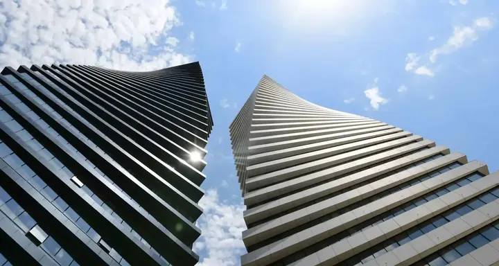 Axis Towers — вид на башни снизу вверх
