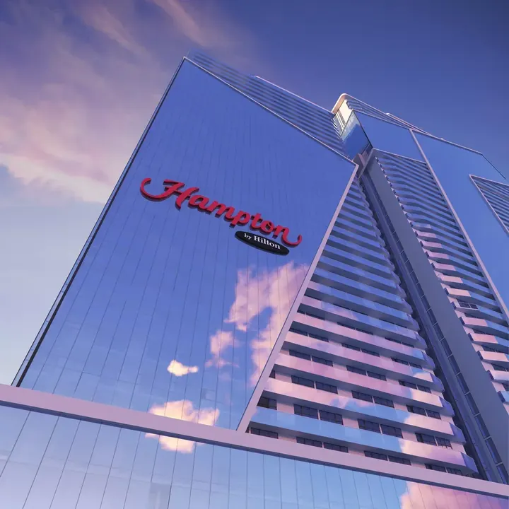 Отель Hampton by Hilton на фасаде корпуса A